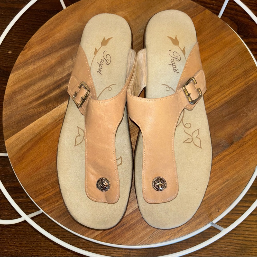 Propet IRIS Women’s Leather 
Thongs Beige Sandals Size 13WW Buckle